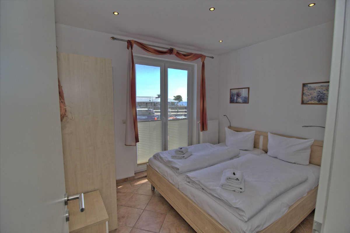 Ferienwohnung Kutterfisch Direkt Im Stadthafen 사스니츠 외부 사진
