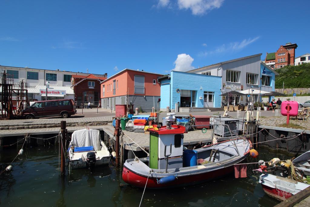 Ferienwohnung Kutterfisch Direkt Im Stadthafen 사스니츠 외부 사진